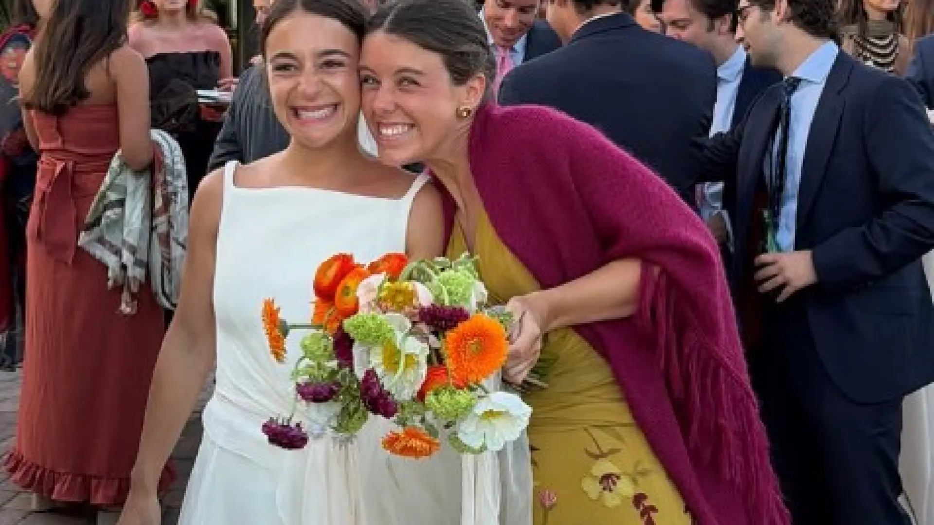 La 'influencer' Manuela Ochoa reaparece de boda 4 meses después de la muerte de su prometido: «Lo afortunada que soy»