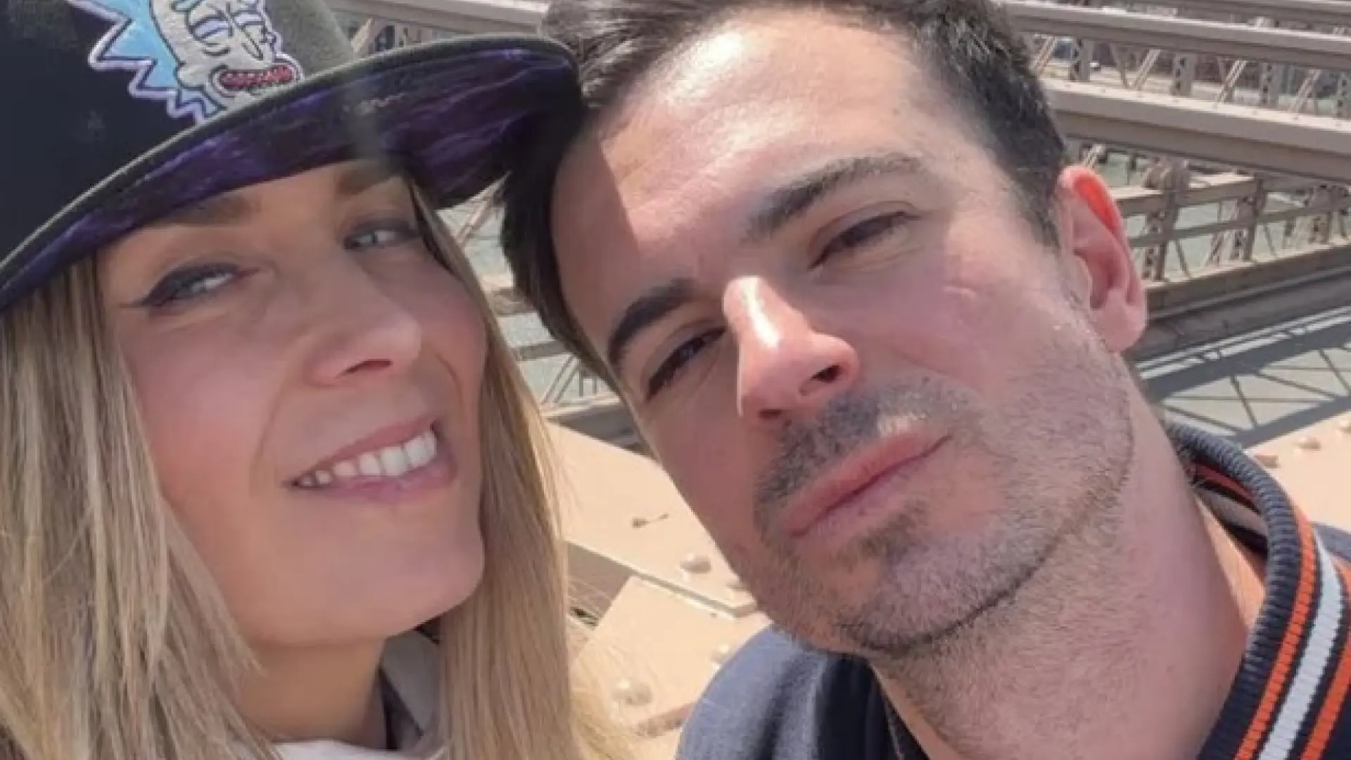Cristina Boscá y Karin Herrero, pareja sorpresa de la radio: «Salgo con una compañera 12 años mayor, ¿qué pasa?»