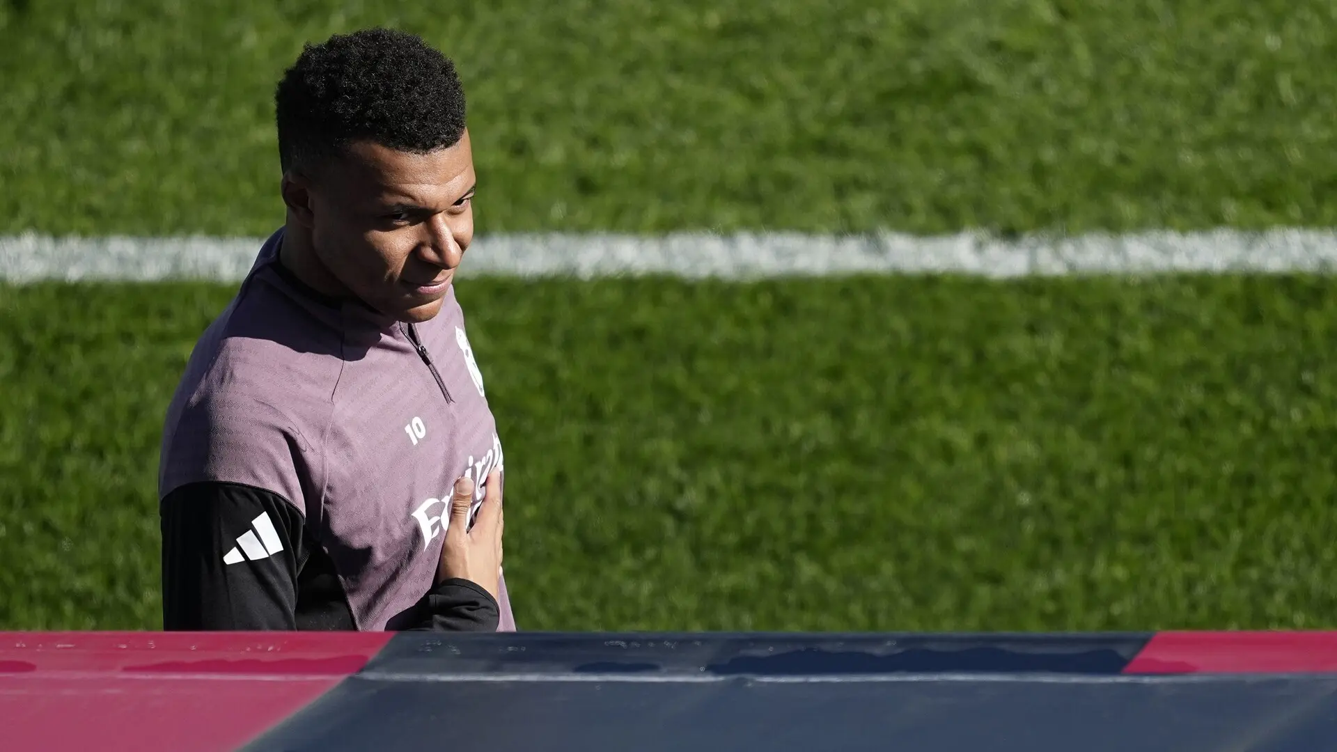 Kylian Mbappé completa parte del entrenamiento con el grupo y apura sus opciones para el Clásico