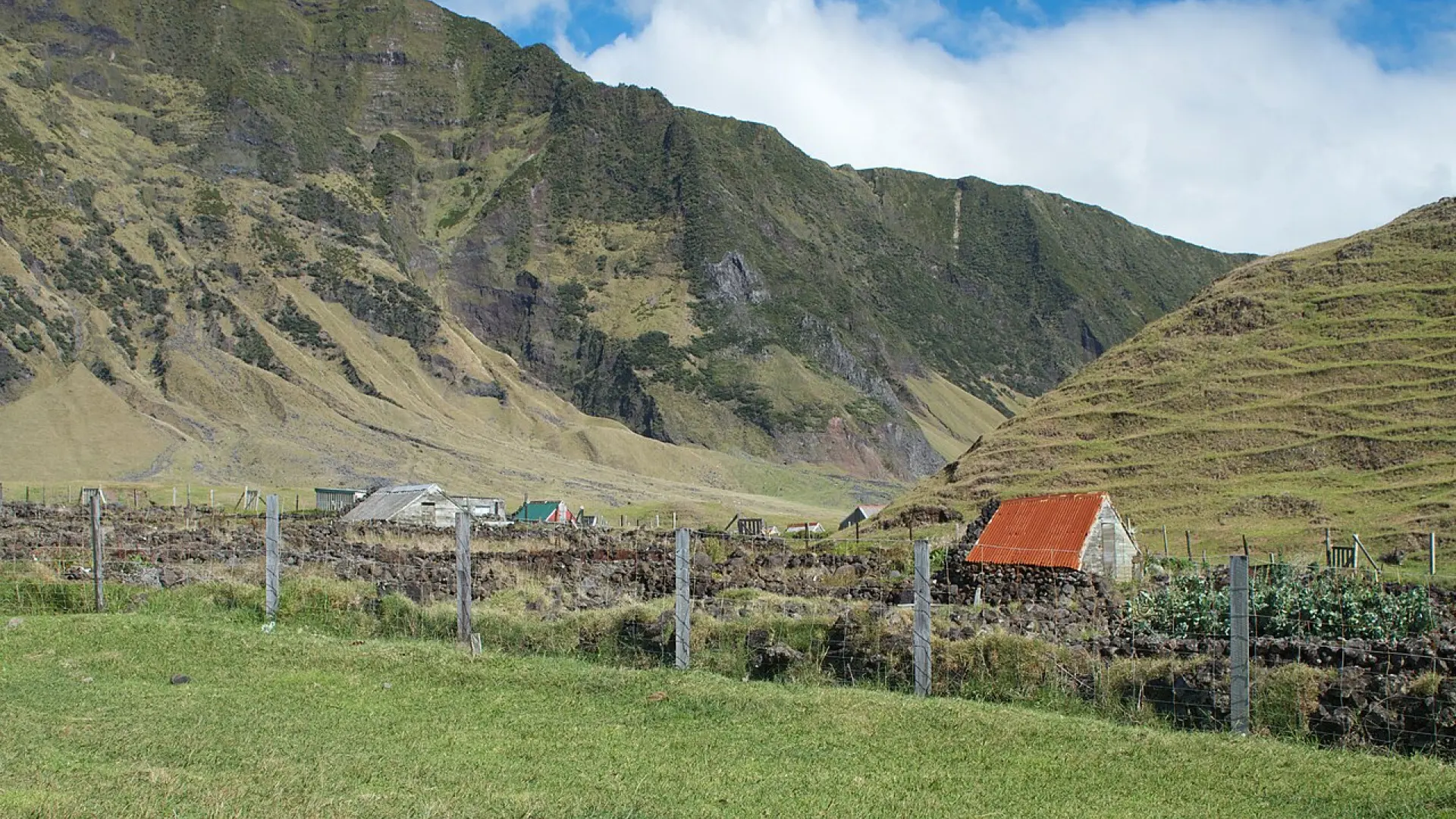 Reino Unido despliega paracaidistas en la remota isla de Tristan da Cunha para tratar a un británico sospechoso de tener hantavirus