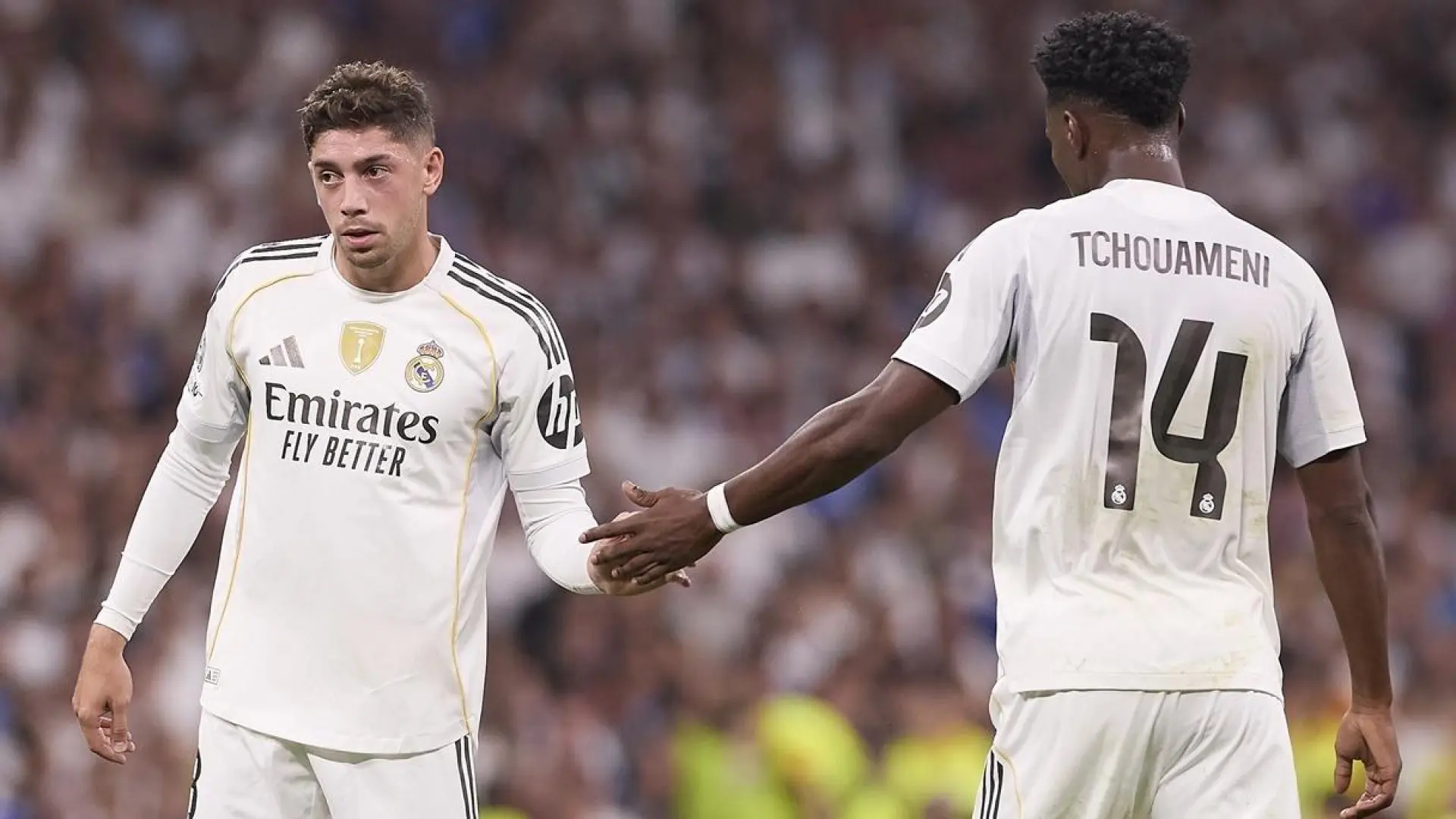 El Camp Nou ovaciona a Aurélien Tchouaméni tras su pelea con Fede Valverde