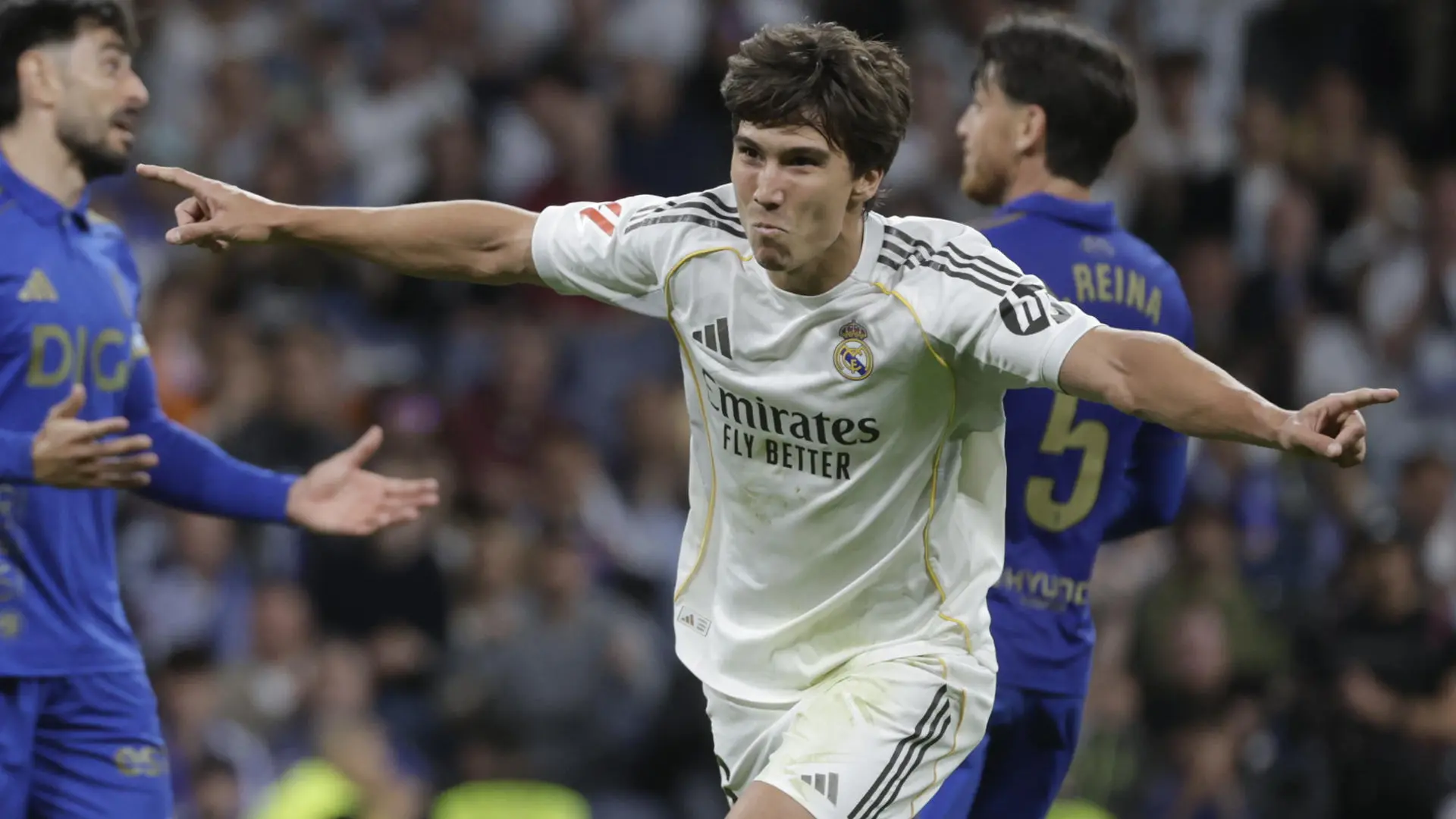El Real Madrid vence al Oviedo en mitad de la crisis y los pitos del Bernabéu