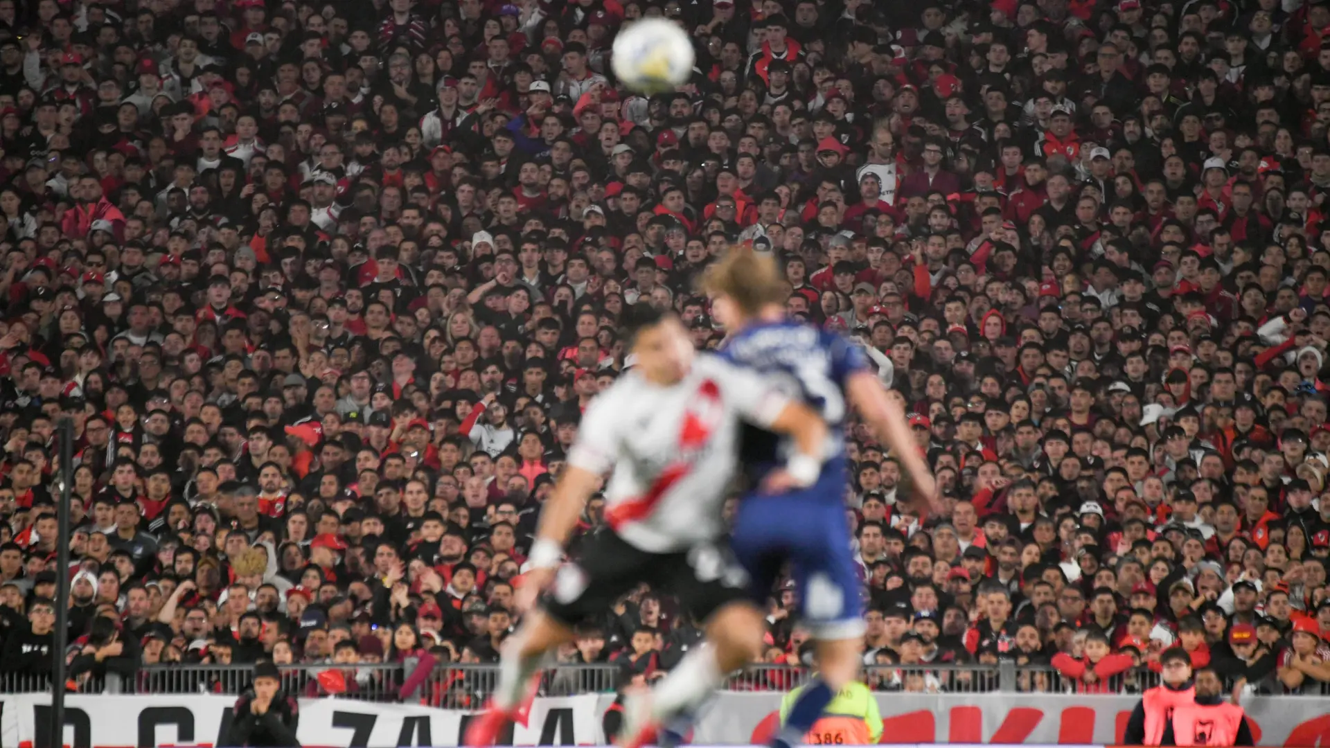 «El que no cumple con sus hijos, fuera de las canchas»: Argentina prohíbe entrar al estadio a quien no pague la pensión alimentaria