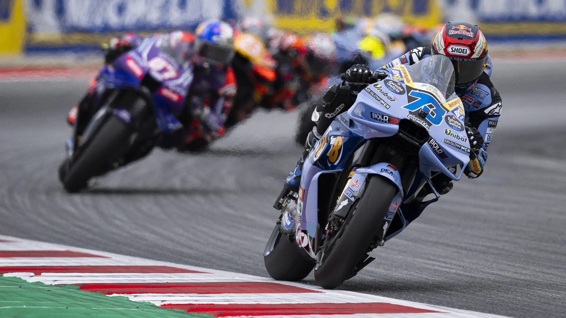 Álex Márquez logra el mejor tiempo en los primeros libres de Montmeló y Jorge Martín da el susto con una fuerte caída