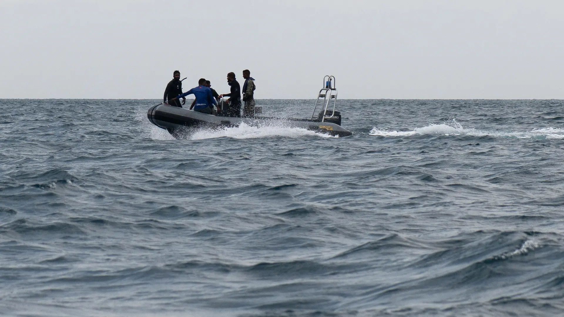 Recuperan los cuerpos de 2 de los italianos muertos de una cueva submarina en Maldivas