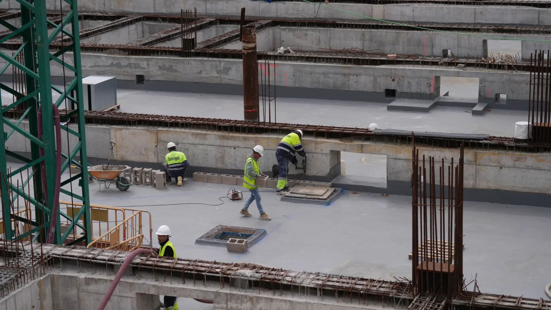 Las constructoras españolas calculan un 15% más de costes por la guerra de Oriente Próximo