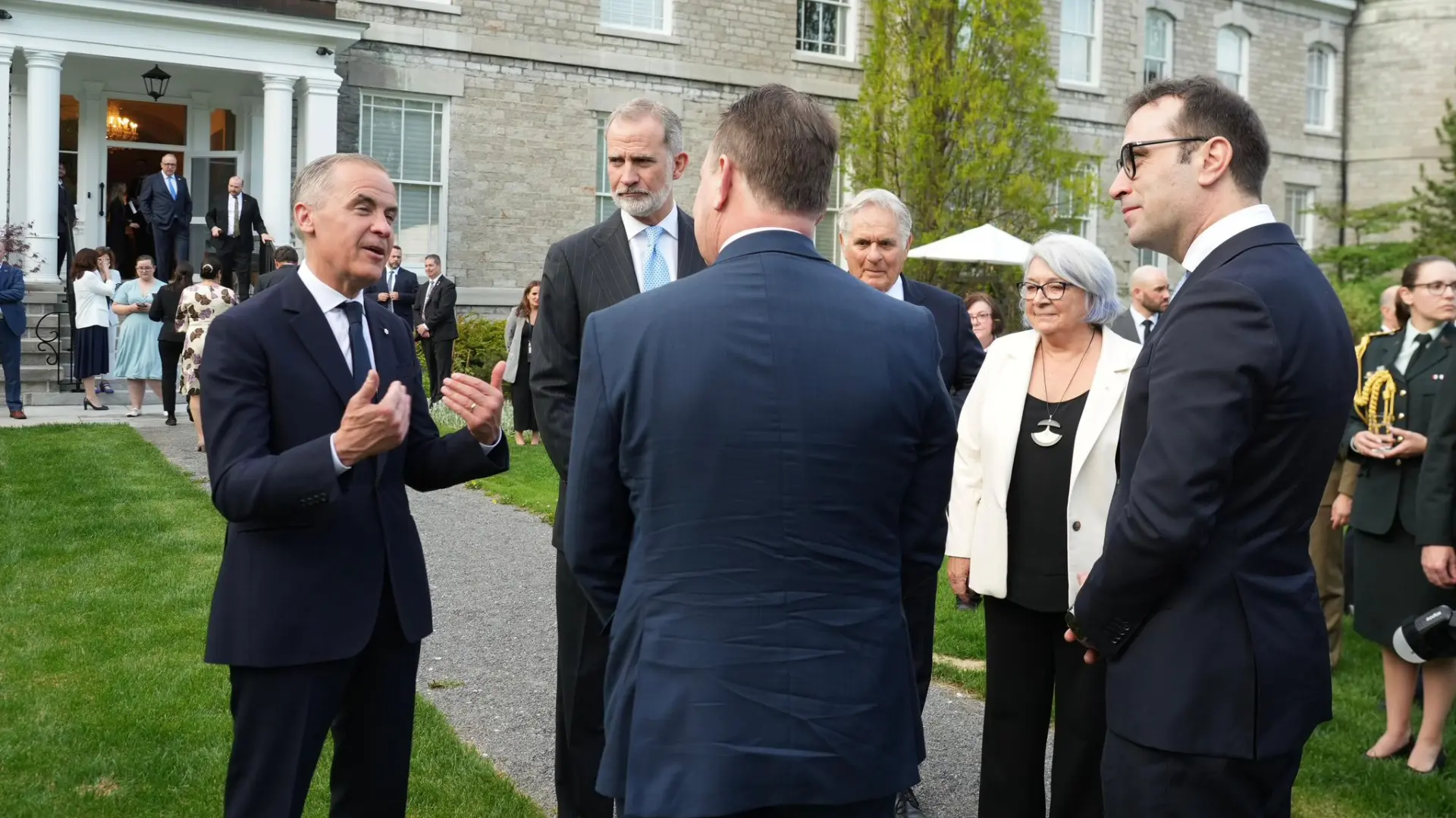 El Rey y Cuerpo estrechan lazos con Canadá y sellan una alianza de IA con Indra como protagonista