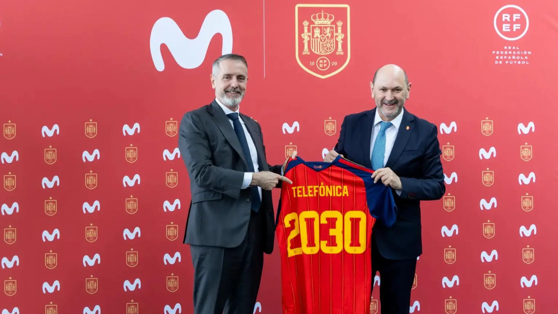 De los estadios de ACS a los patrocinios de 'La Roja': el Ibex también jugará el Mundial