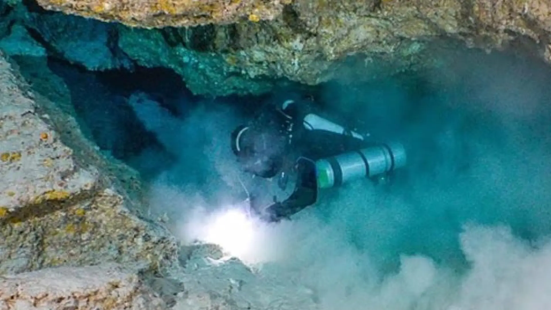 Publican las primeras imágenes del interior de las cuevas de las Maldivas donde murieron cinco buzos italianos