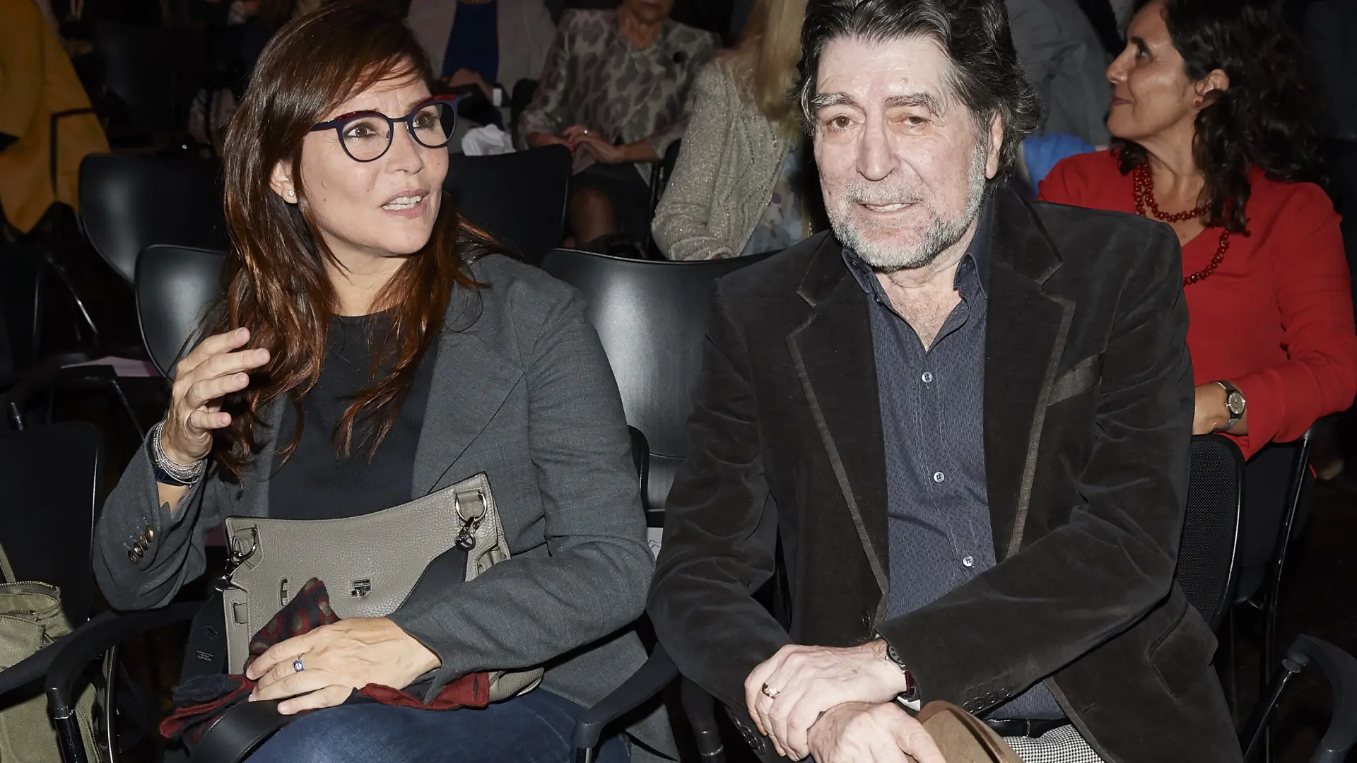 Joaquín Sabina se desvincula de su ex, Isabel Oliart: su mujer, Jimena Coronado, toma las riendas de sus negocios