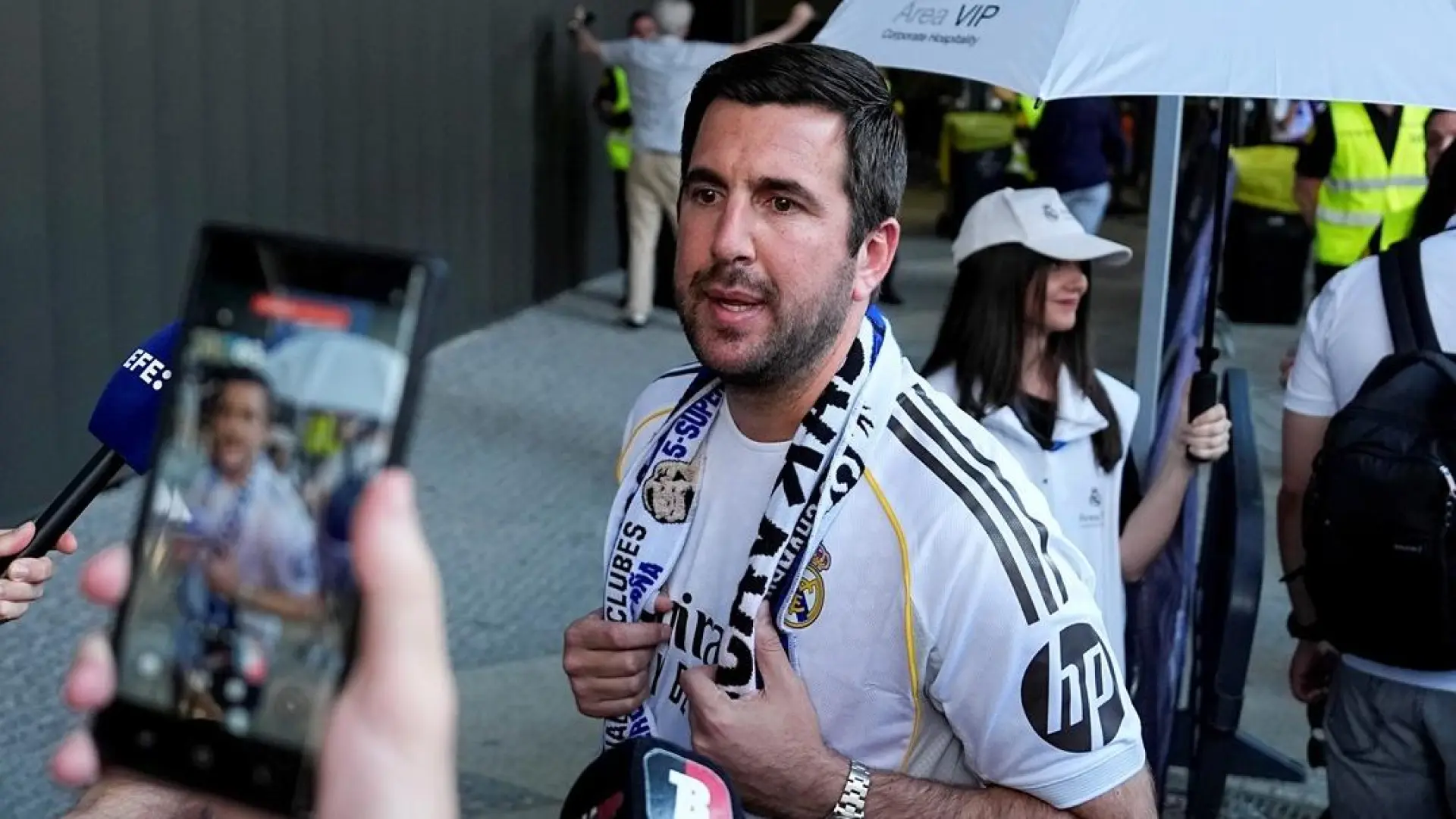 Enrique Riquelme: «No puede ser que el Real Madrid esté peleado con todos, los valores se han ido desgastando»
