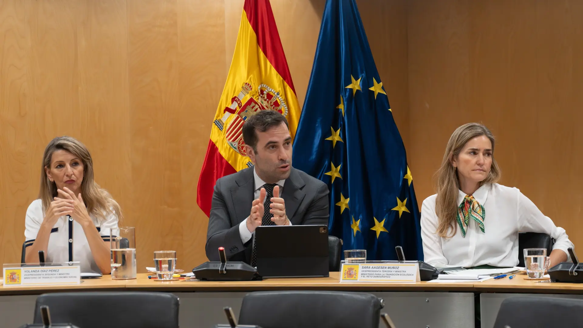 El Gobierno se reunirá con los agentes sociales para decidir si amplía o modifica las medidas contra la guerra