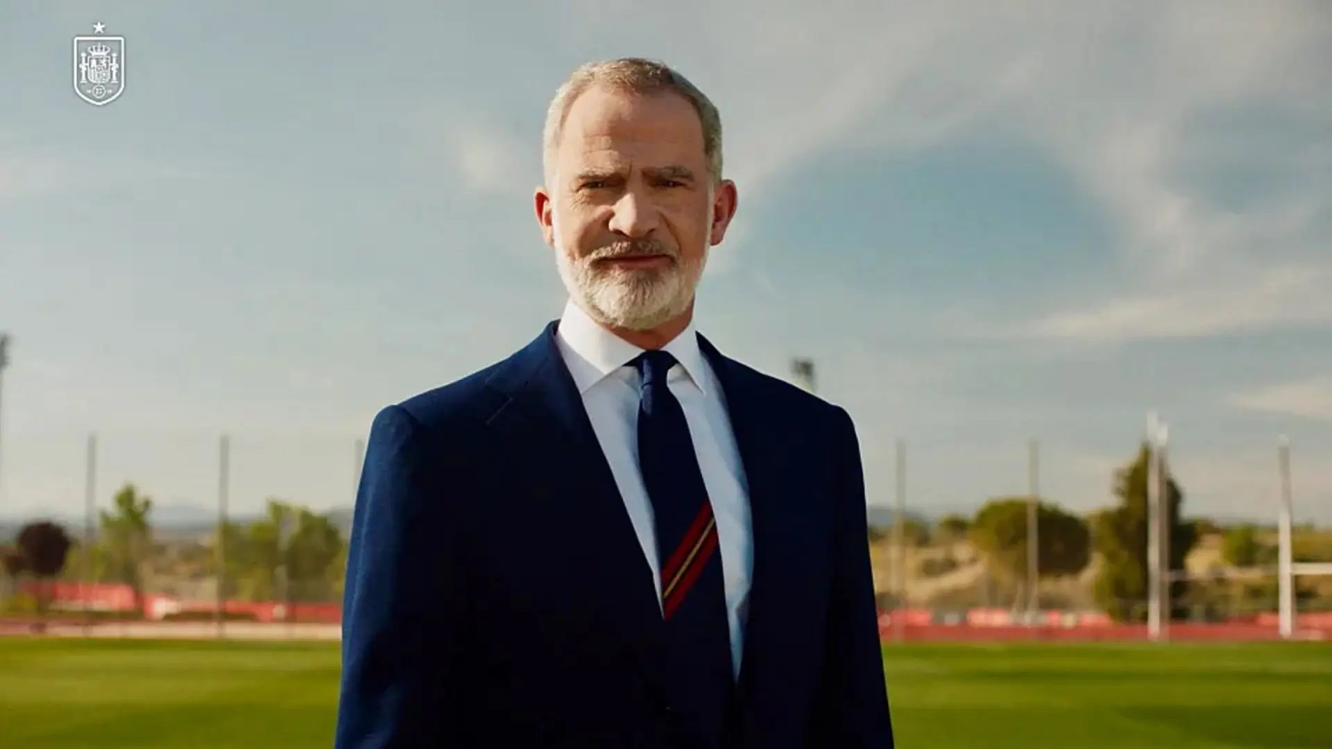El rey Felipe VI, la estrella de la presentación de la lista de España: «Cuando juega nuestra selección jugamos todos»