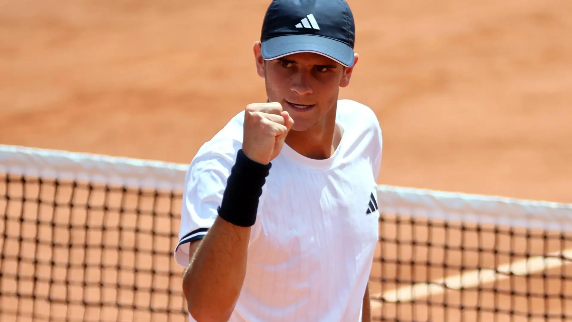 Rafa Jódar está hecho de otra pasta: remontadón ante Michelsen para colarse en los octavos de Roland Garros