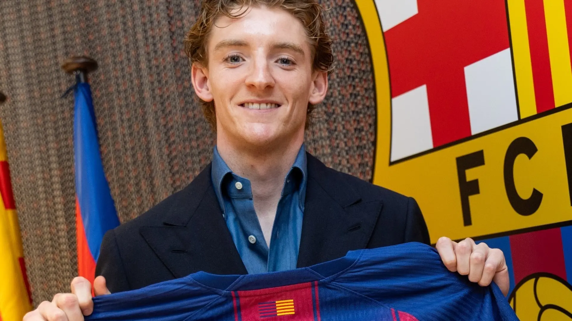 El Barça hace oficial el fichaje de Anthony Gordon para las próximas cinco temporadas