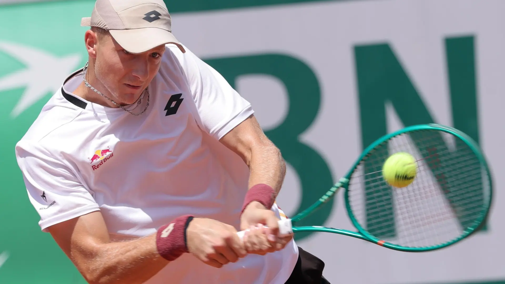 Landaluce se despide de Roland Garros tras un épico partido de seis horas ante el verdugo de Sinner