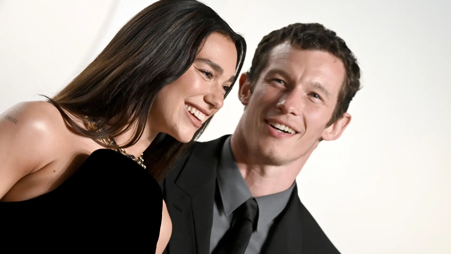 Dua Lipa y Callum Turner se casan por sorprensa en Londres
