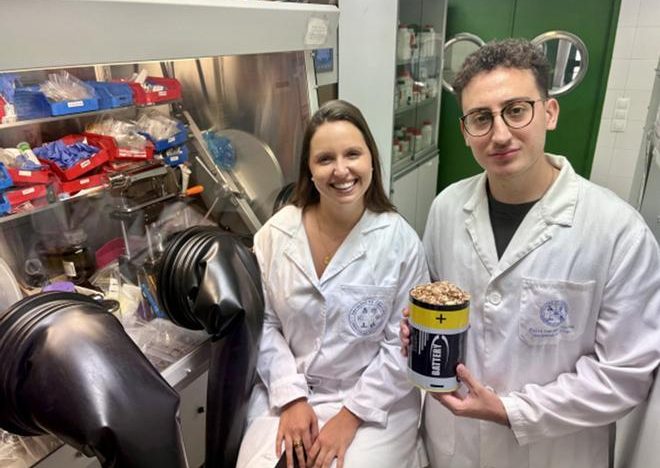 Investigadores de la Universidad de Córdoba crean una batería con cáscaras de pistacho: «Tiene una vida de hasta 1.000 usos de carga y descarga»