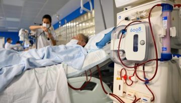El Hospital Clínic de Barcelona impulsa una estrategia para reducir un 22% el CO2 de la diálisis