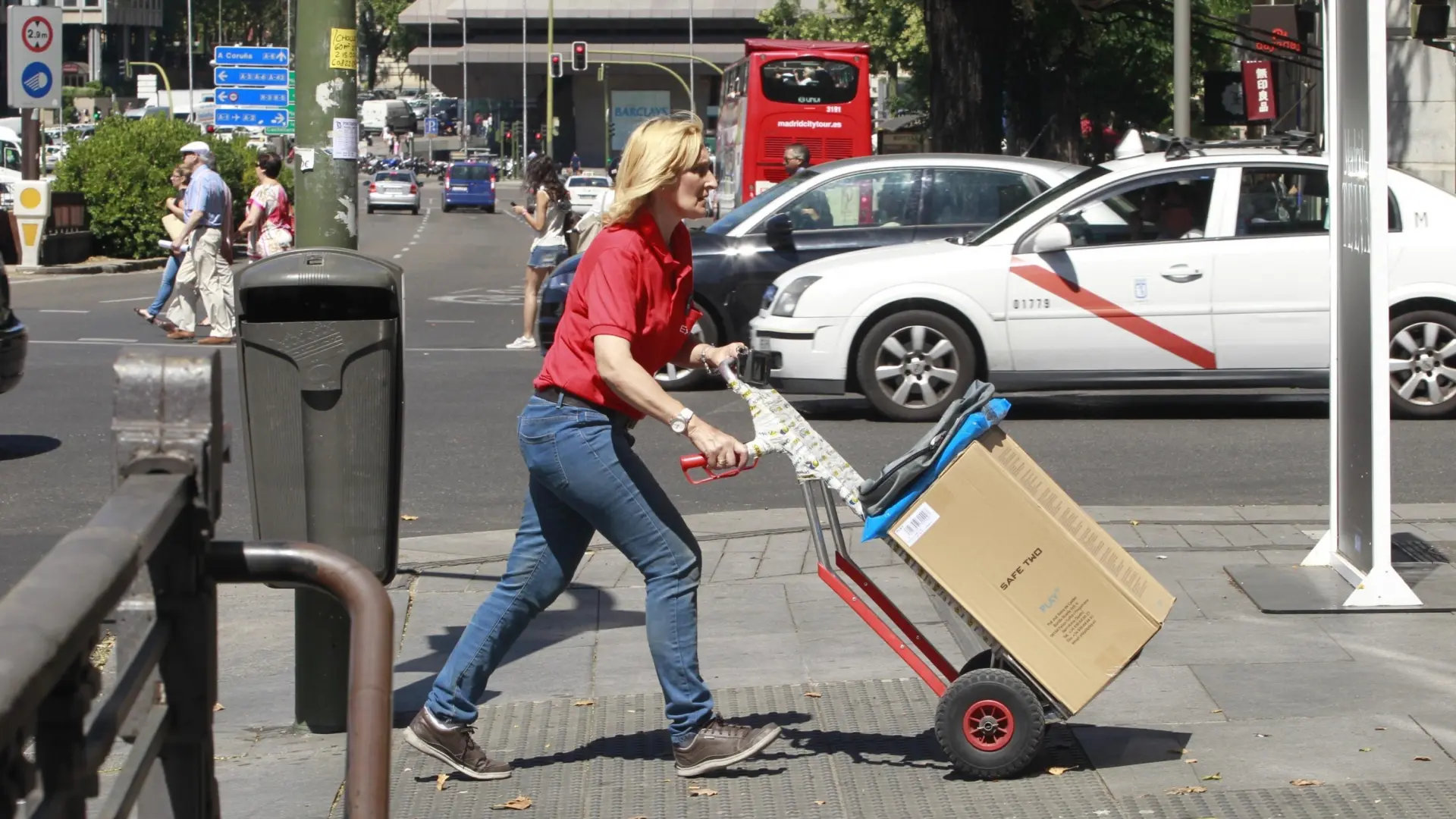 El salario más frecuente en España apenas supera en 644 euros al SMI y la brecha entre hombres y mujeres vuelve a crecer