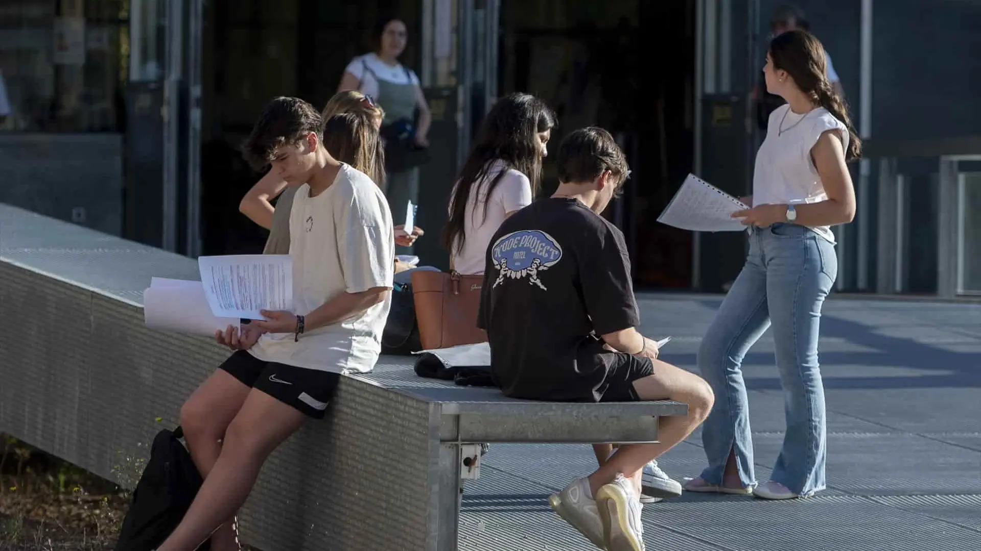La tasa de ninis se redujo en la última década en la UE, pero sigue lejos del 9% de meta para 2030