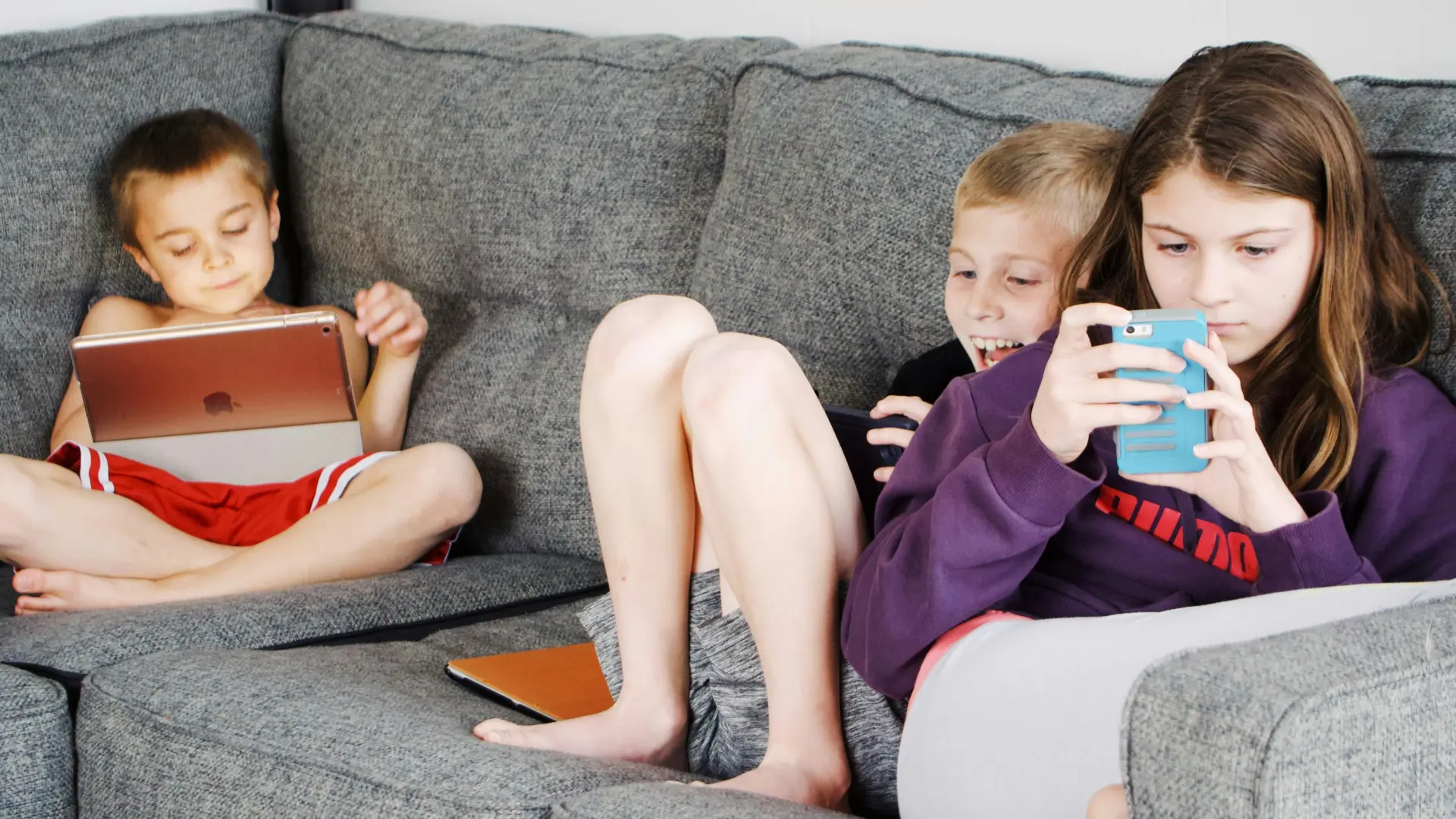 Un colegio británico implanta 'clases de conversación' para que los niños aprendan a hablar entre ellos: «No socializan como antes»