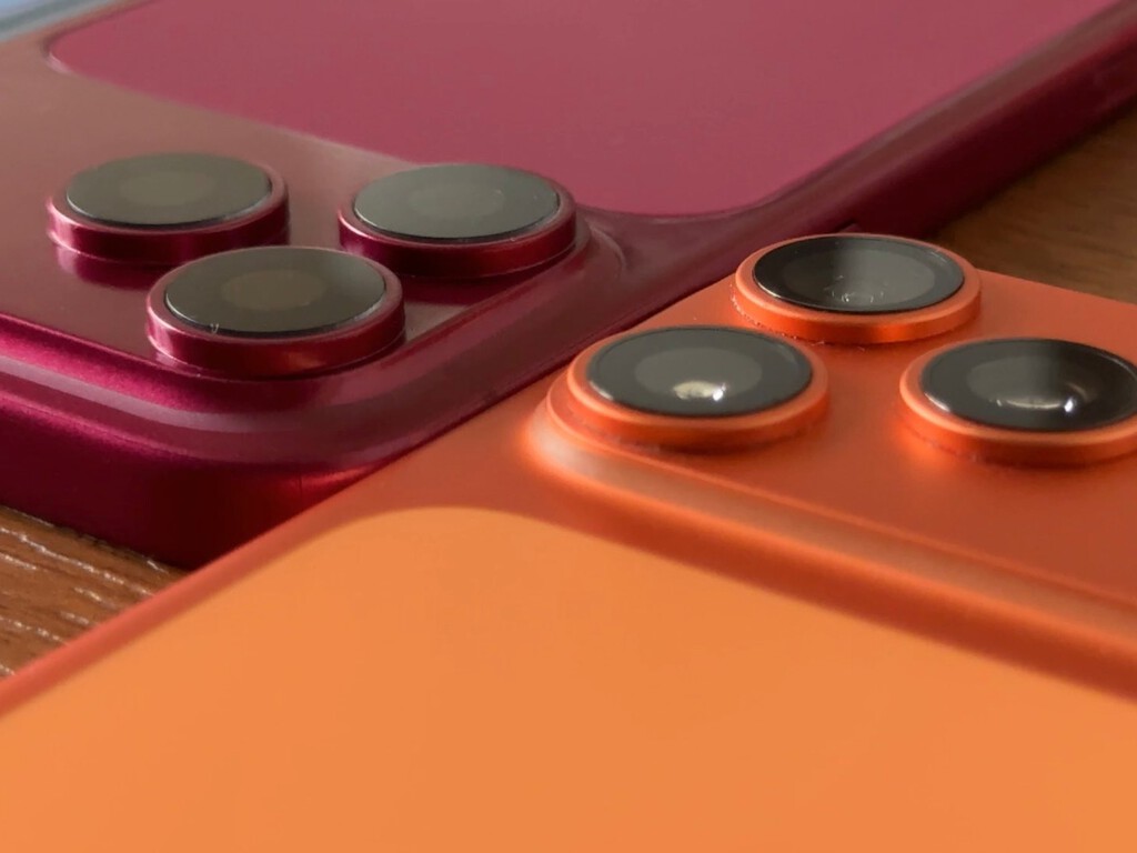 El módulo de cámaras del iPhone 18 Pro va a ser mastodóntico: así luce frente al 17 Pro sobre la mesa 