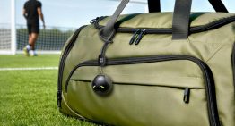 Cuesta la mitad que un AirTag y su batería dura hasta siete años: así es el nuevo localizador Ugreen con forma de balón de fútbol
