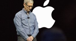 «No podemos hacerlo todo». Tim Cook confirma que Apple subirá los precios por la crisis de memorias