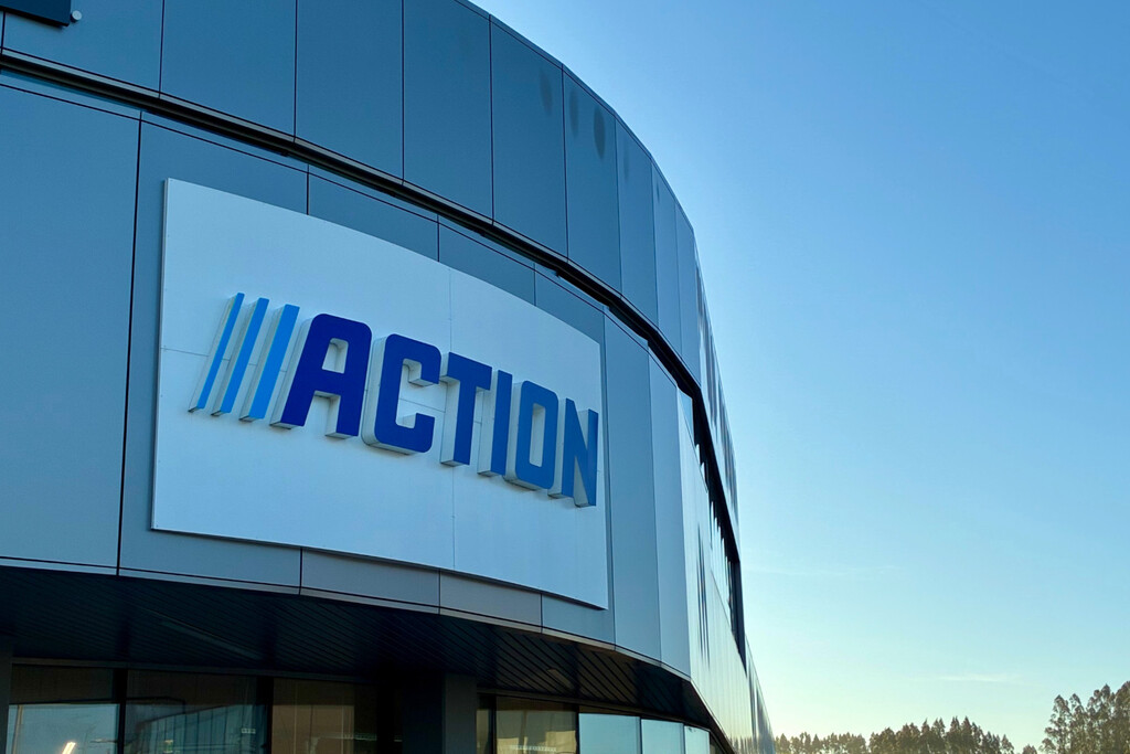 Action tiene un localizador que cuesta cinco veces menos que un AirTag. Funciona con iPhone y lo puedes colgar en un llavero 