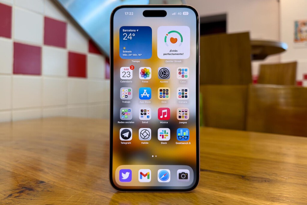 Me niego a comprar móviles caros, pero siendo claro, este es el mejor. Y es un iPhone 