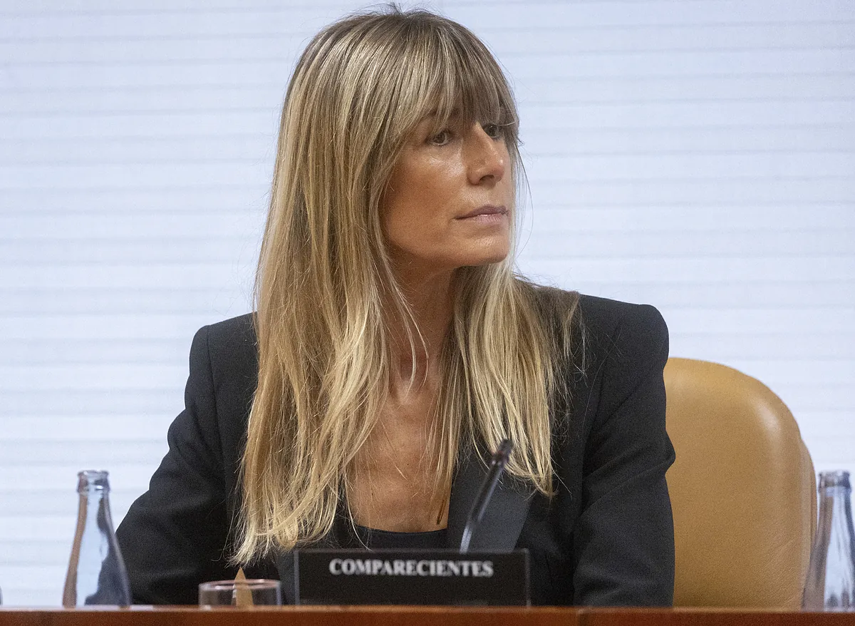 El juez retira el pasaporte a Begoña Gómez porque  teme que sus escoltas faciliten su fuga por «órdenes superiores» y  sindicatos policiales exigen la rectificación inmediata de «esta barbaridad»