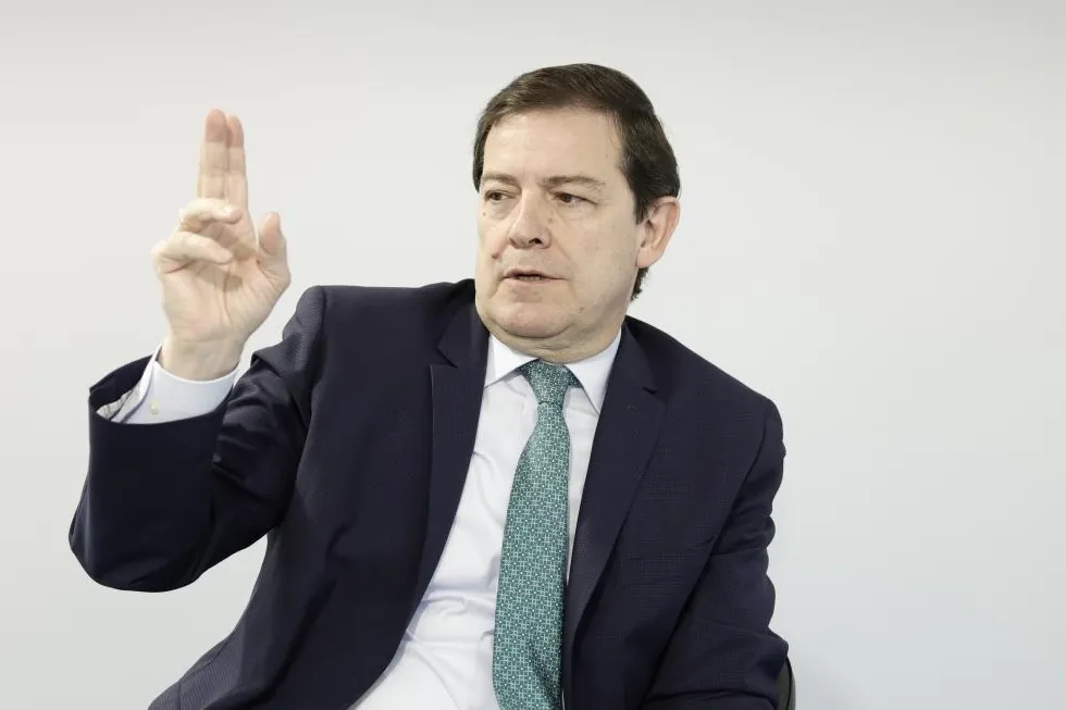 PP y Vox cierran el acuerdo de gobierno para Castilla y León y recogen de nuevo la «prioridad nacional»