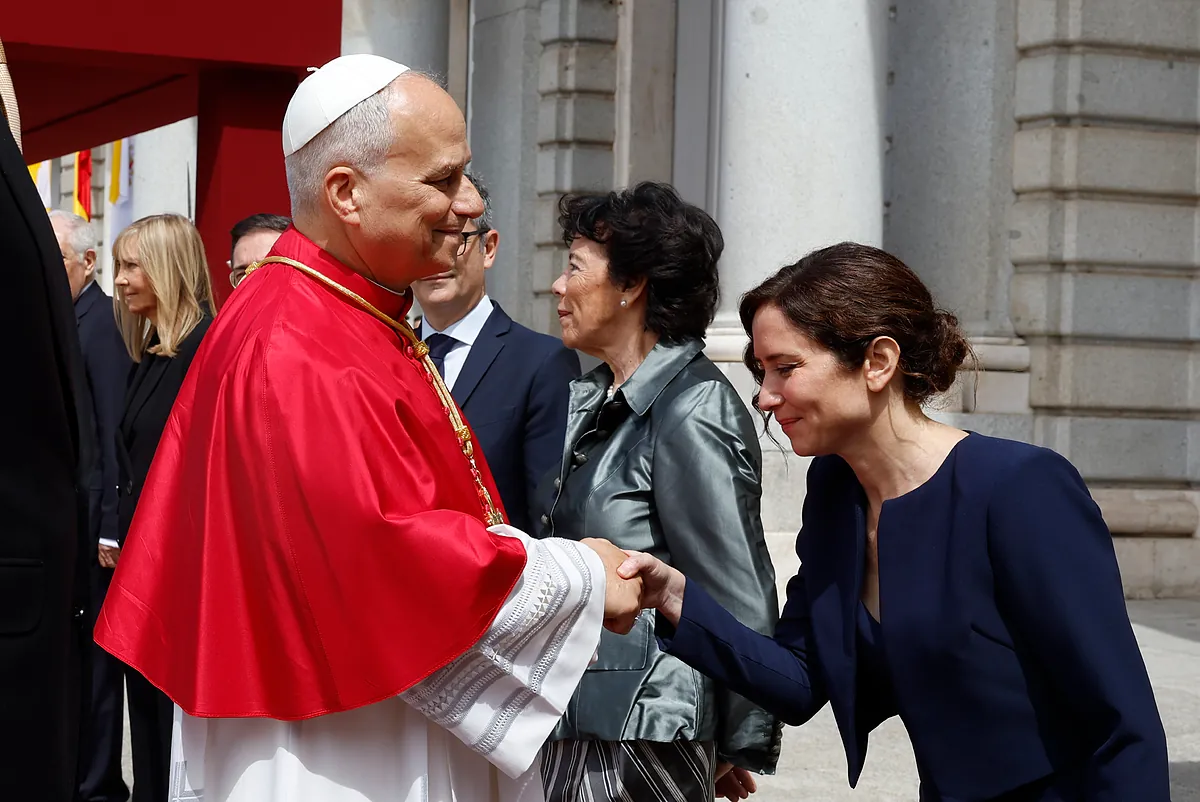 Sánchez espera que la visita de León XIV ayude a «tender puentes de diálogo» y Feijóo  destaca que «la España de hoy necesita referencias morales»