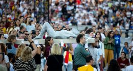 El Papa consuela a los más frágiles en Montjuic, habla del suicidio y los feminicidios: «No debemos espiritualizar el dolor, Dios no quiere sufrimiento»