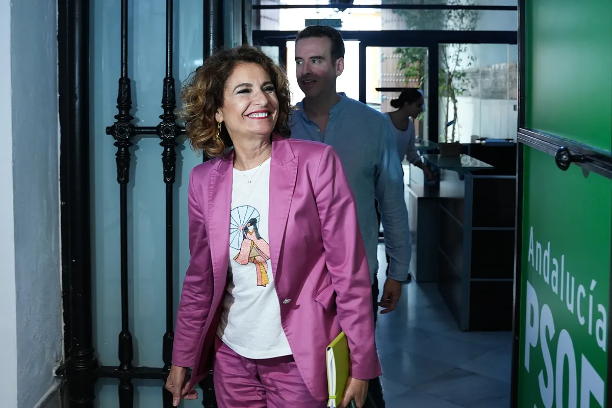 Montero descarta seguir la senda de su homólogo extremeño y cierra la puerta al 'pactismo' en Andalucía para frenar a Vox