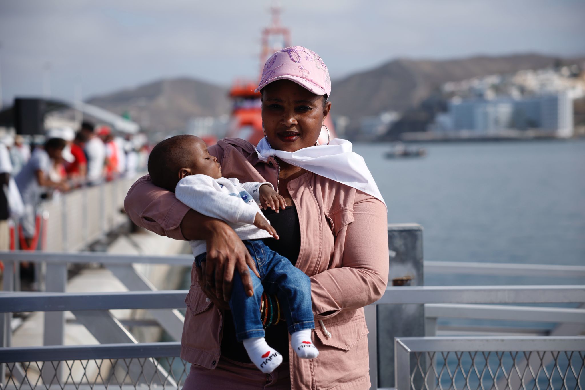 Mariam Keita, de Guinea Conakry, llegó embarazada en cayuco en septiembre a El Hierro, junto a su hijo Ian, nacido ya en España.