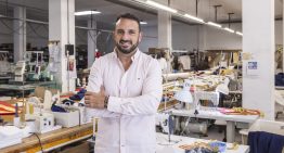 5.000 prendas para los siete días del Papa en España: la empresa de Zaragoza que confeccionó todo el vestuario de la visita de León XIV