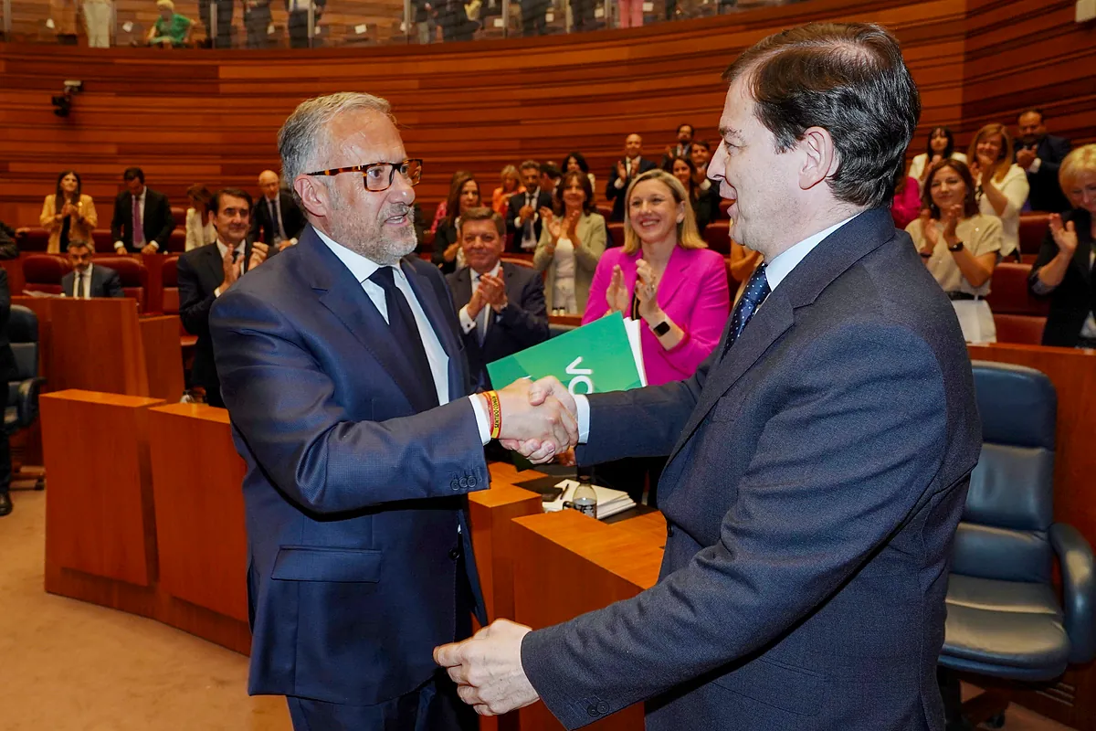 Mañueco minimiza los cambios de nombres en un gobierno con Pollán (Vox) como 'número dos' y al frente de inmigración