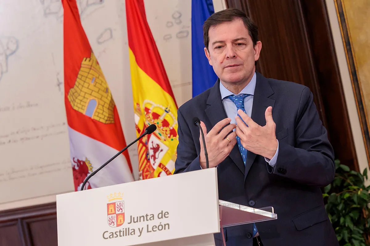 Baile de competencias en las consejerías de Castilla y León: el PP aligera de gestión a Vox y asume lo más crítico, de mayores a incendios