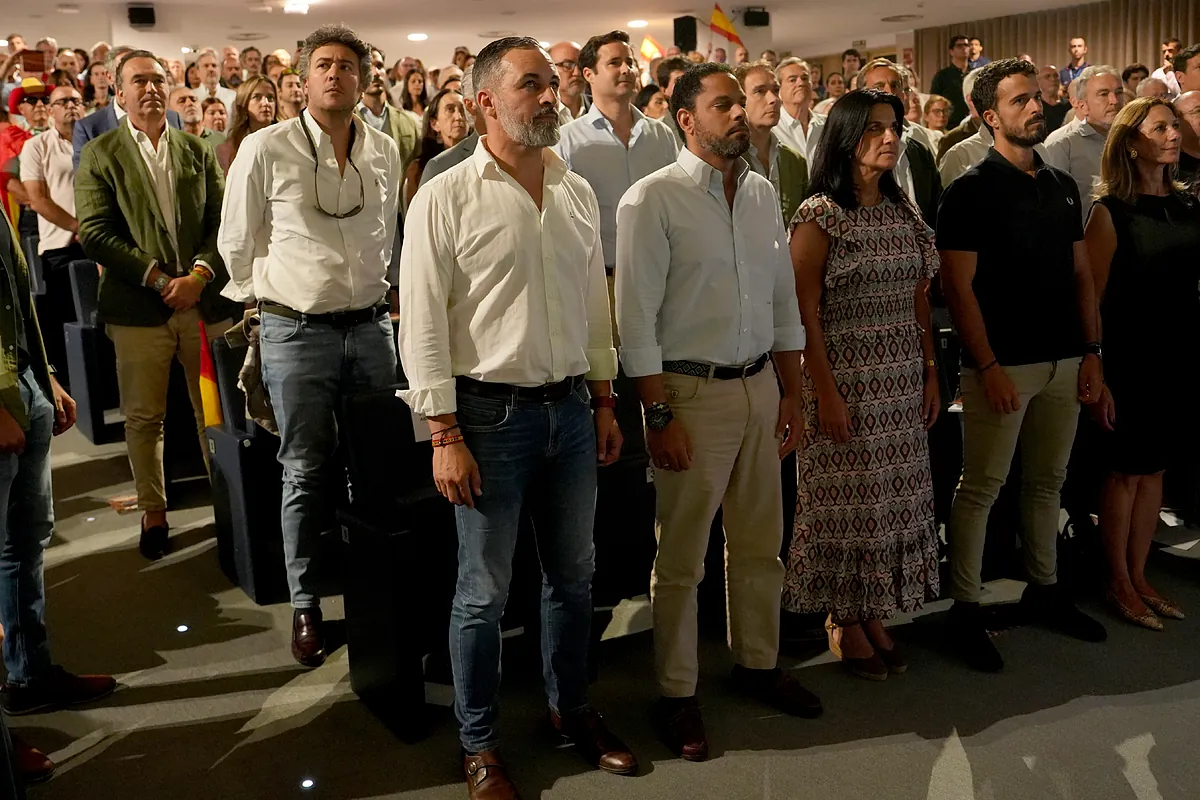 Abascal acoge la «nueva etapa» de acuerdos autonómicos con el PP tras meses al choque permanente