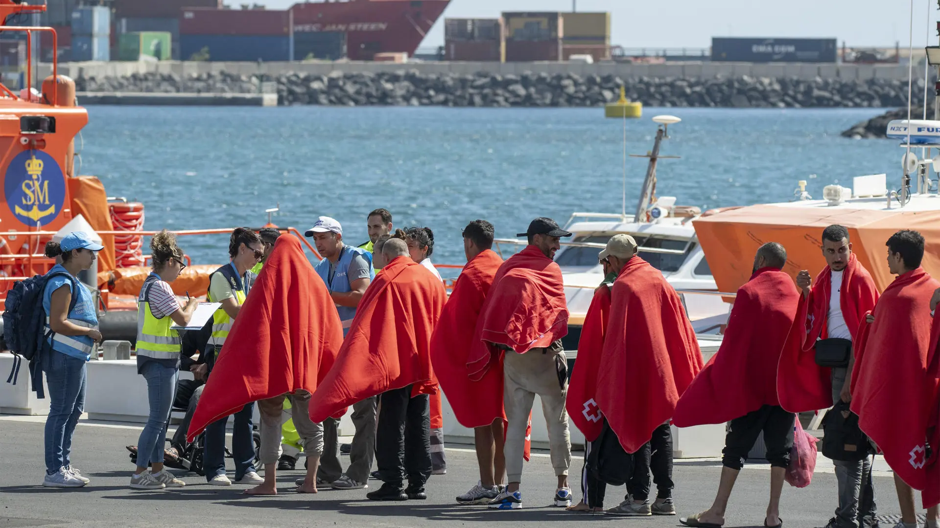 La UE aprueba una política migratoria más dura: autoriza centros de detención en terceros países y acelera los retornos
