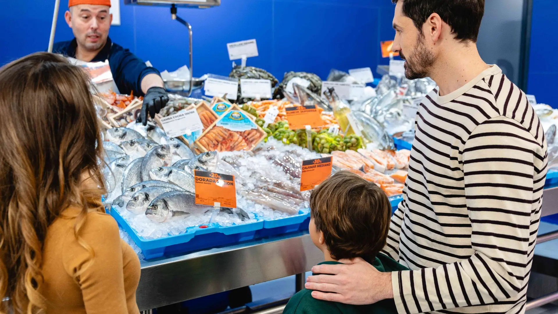 Las principales cadenas de supermercado españolas contratarán más de 10.000 personas durante la campaña de verano