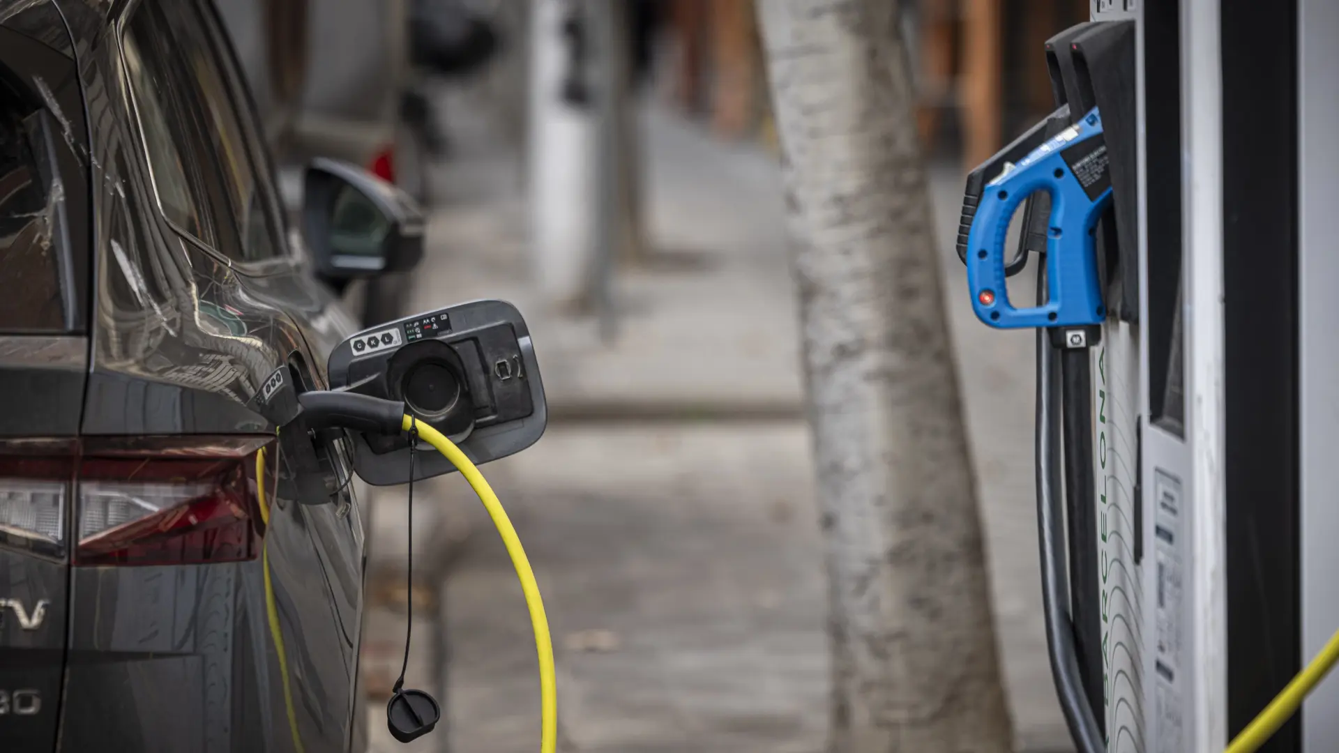 Alianza Iberdrola- Santander: lanzan un renting para coches eléctricos desde 491 euros al mes