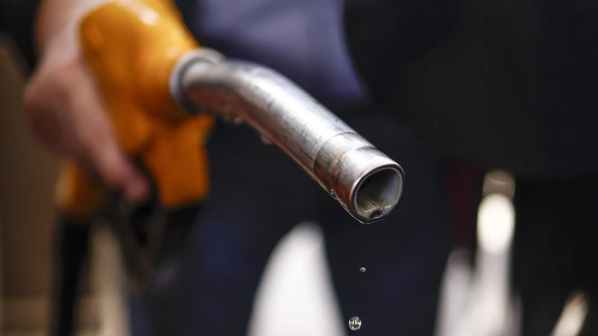 El precio de los carburantes se dispara un 16% en mayo, pero la inflación general se mantiene estable en el 3,2%