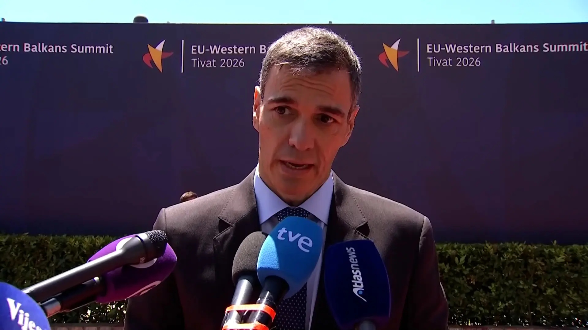 Sánchez dice que «nunca» conoció ni avaló las «andanzas» de Leire Díez y respalda a la directora de la Guardia Civil