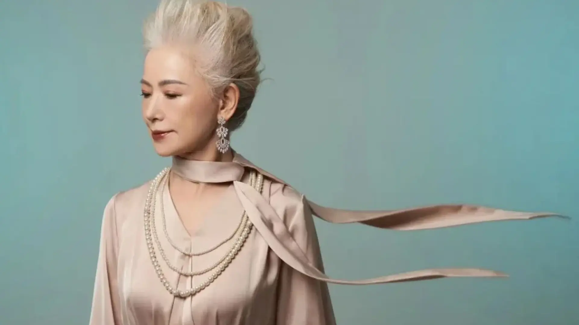 Yingzi, la mujer de 74 años viral en redes sociales por su aspecto juvenil: «La edad es solo un número»