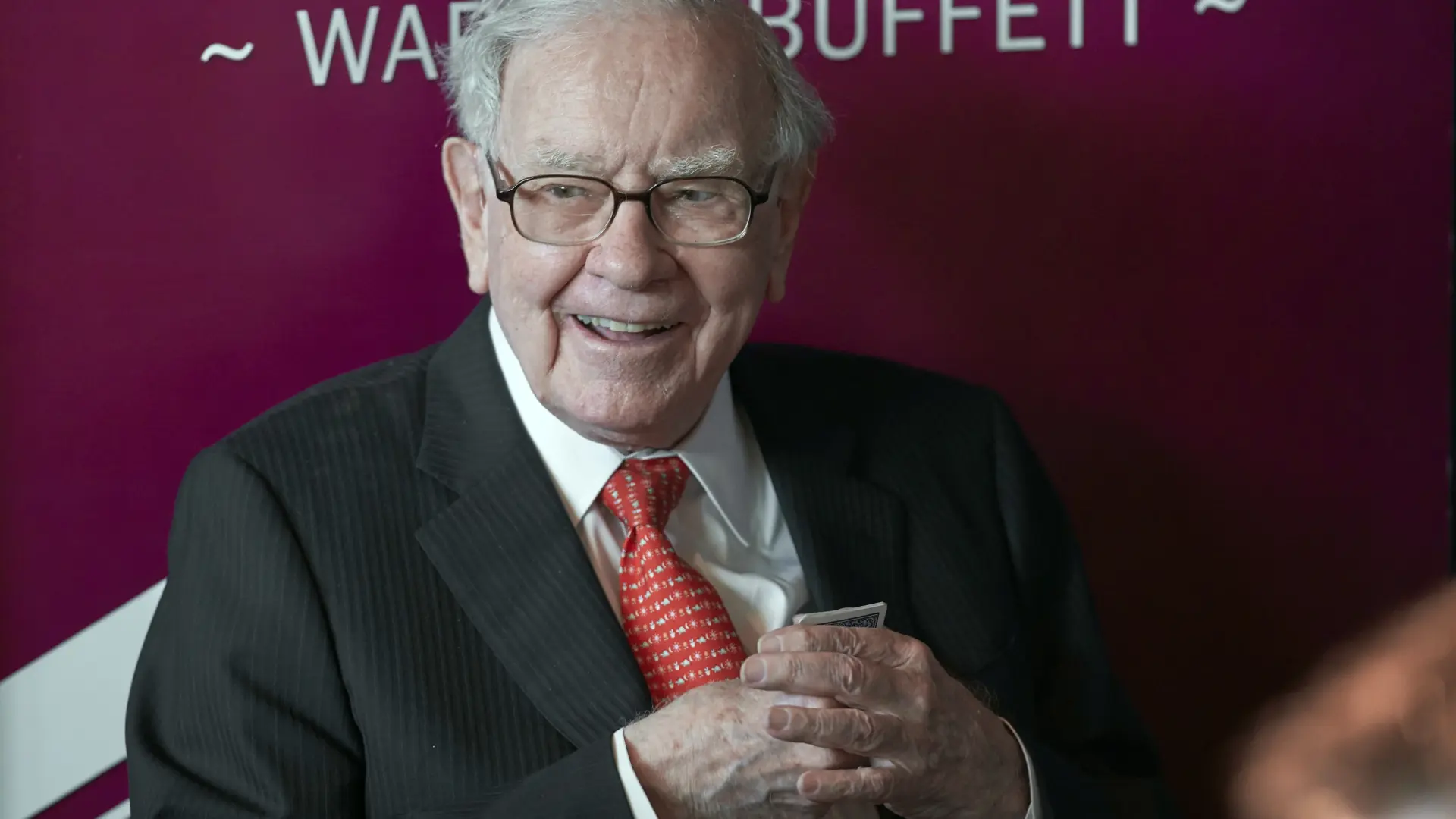 Predicen una crisis, pero siguen invirtiendo, esto es lo que compran Buffett, Burry y Dalio