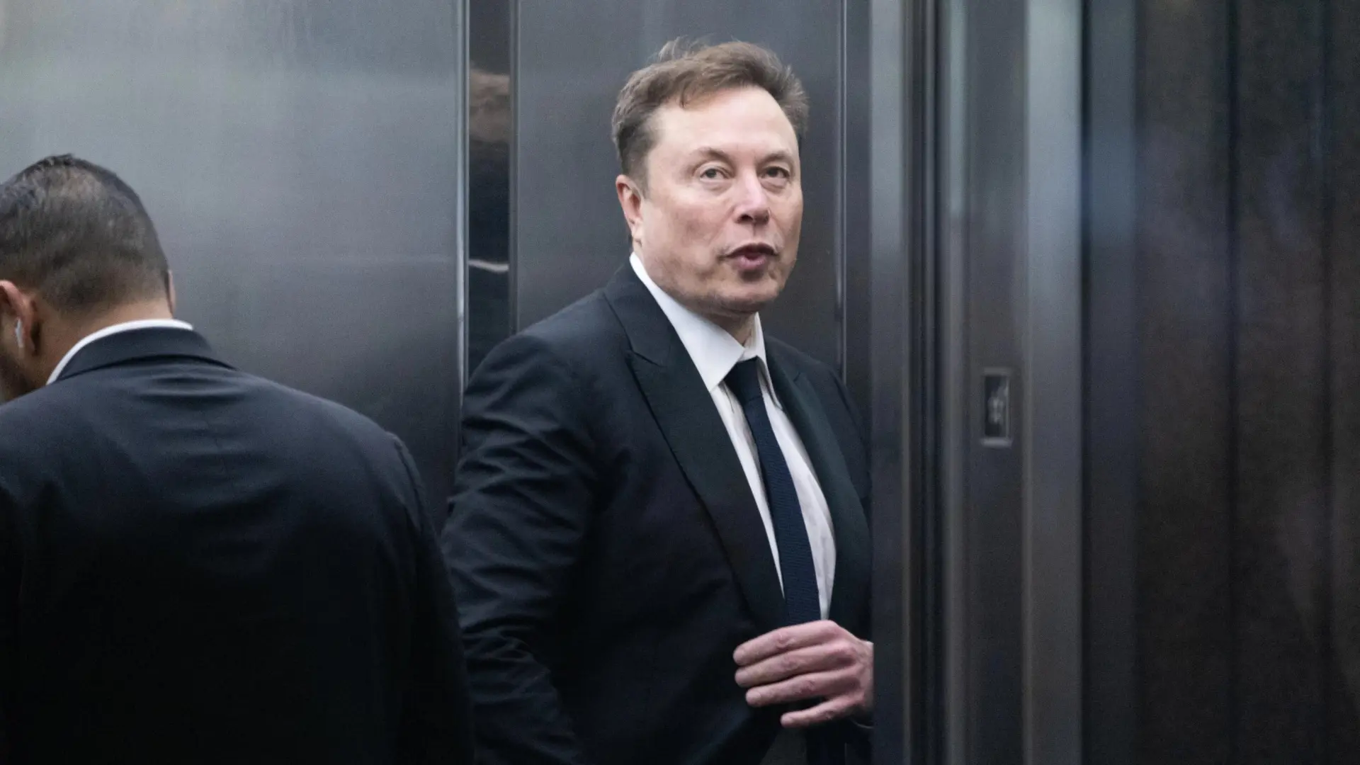 Cursor o el último atajo de Musk para recortar distancias con sus rivales en la carrera de la IA