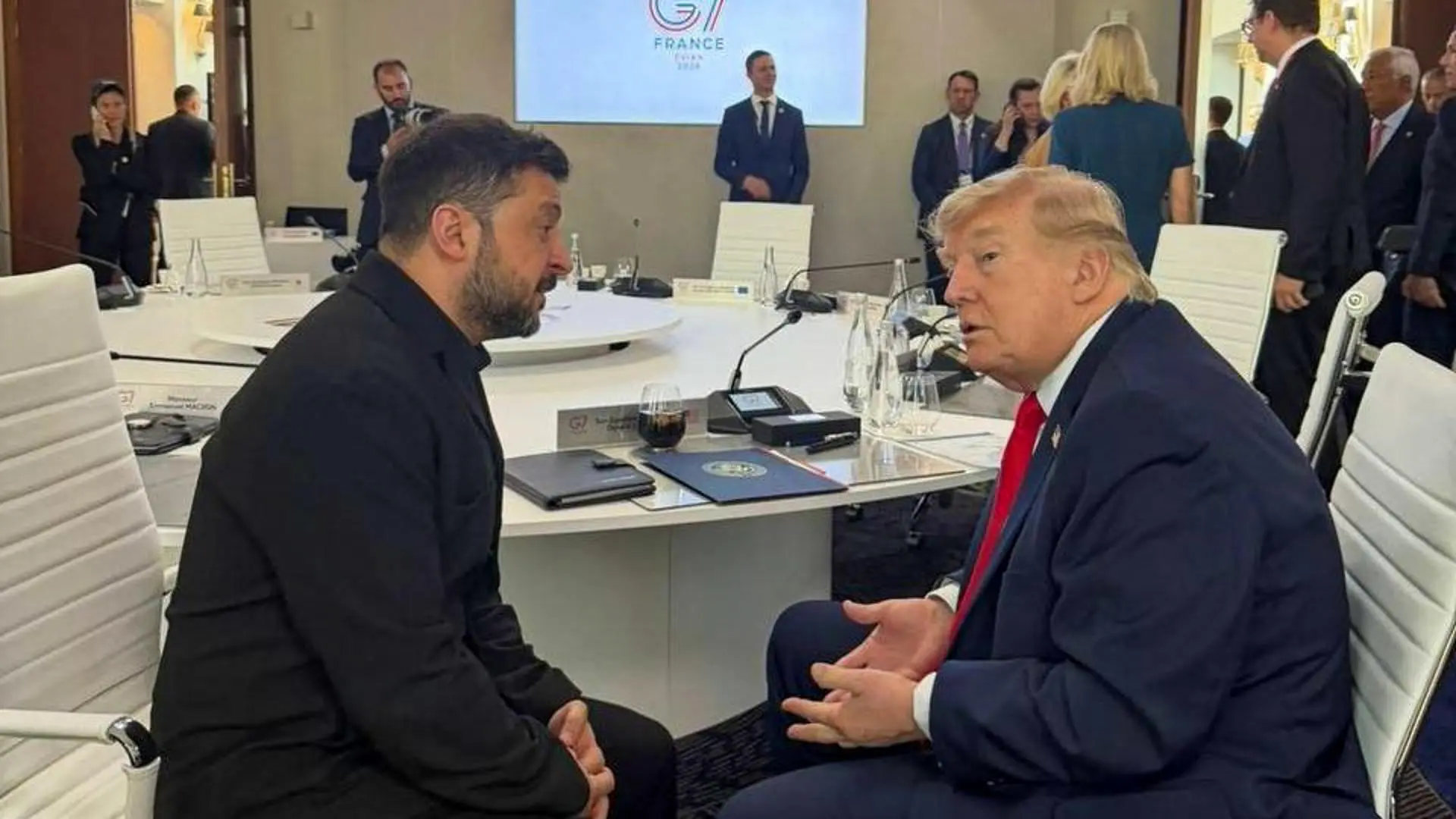 Zelenski inclina a Trump a su favor: aviso a Putin, más sanciones, fotos amables y buen tono en el G7